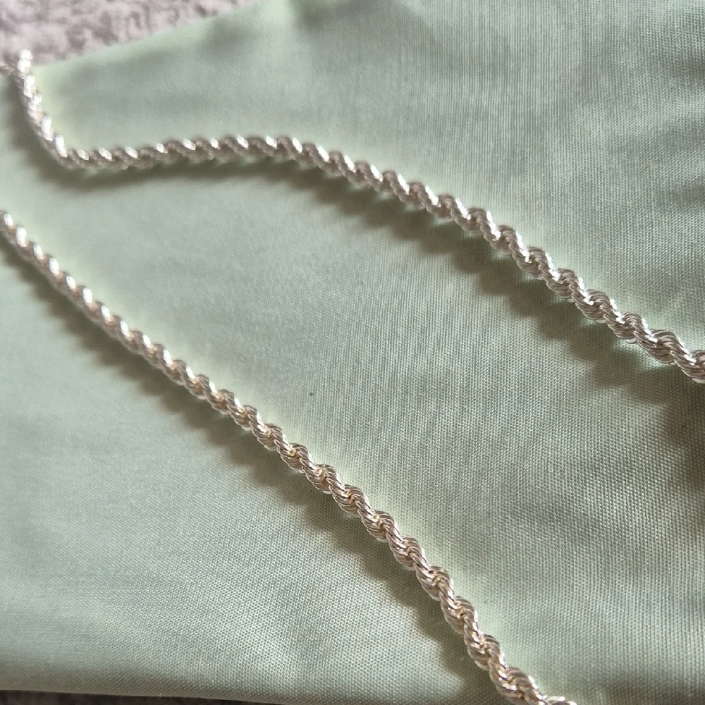 Chain - Picture 1 of 2